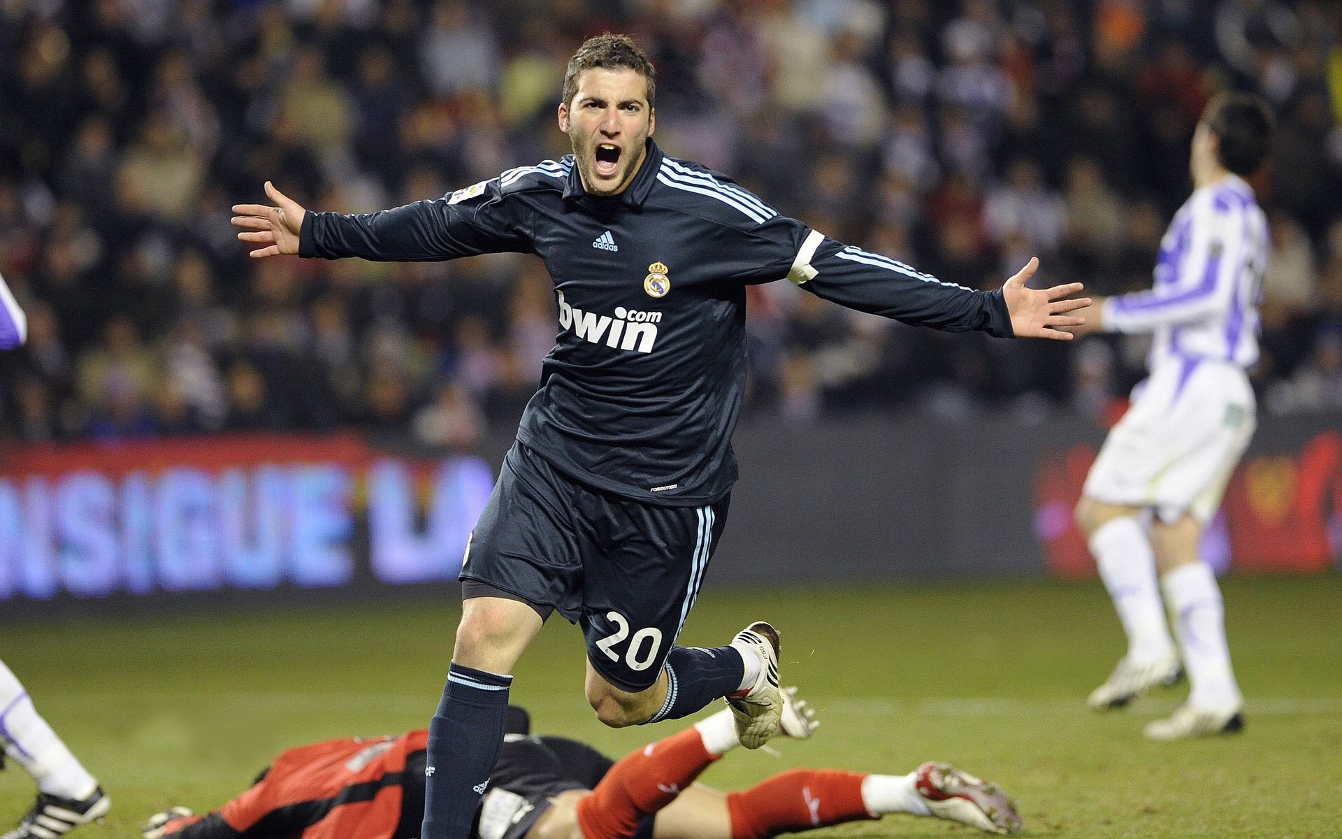 德甲速度之王：以闪电般的突破引爆全场，德甲跑动距离排名